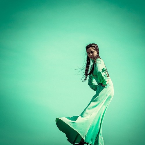 Butelkowa zieleń – czy powinnaś ją nosić?