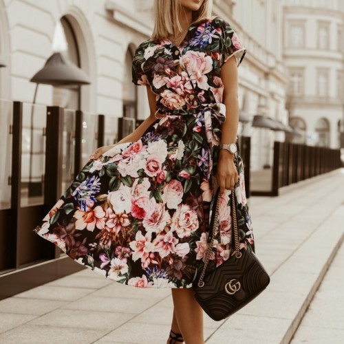 Szukasz pięknej, wiosennej sukienki? Poznaj nasze propozycje!