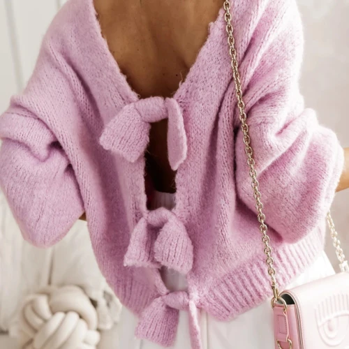 Think Pink! Stylowe sukienki, sweterki i bluzki w romantycznych odcieniach różu