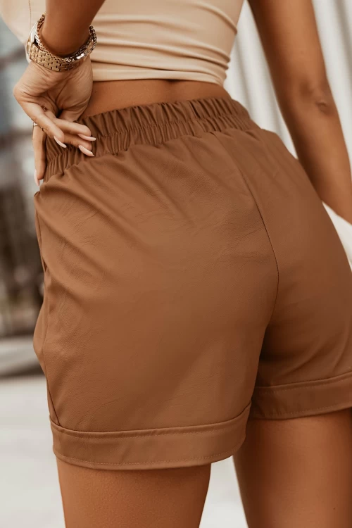 SPODENKI NA GUMĘ Z EKO SKÓRY CAMEL 1
