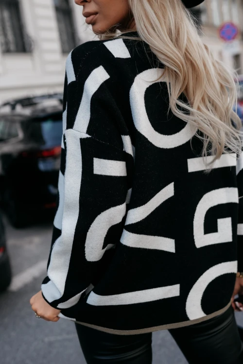 SWETER Z WISKOZY Z NAPISAMI CZARNY 2