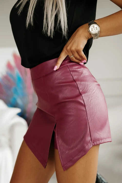 SPÓDNICO-SPODENKI Z EKO SKÓRY Z ROZCIĘCIEM BORDOWE 1