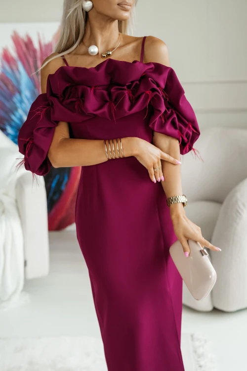 SUKIENKA MAXI DIANA ZDOBIONA PIÓRAMI BORDOWA 3