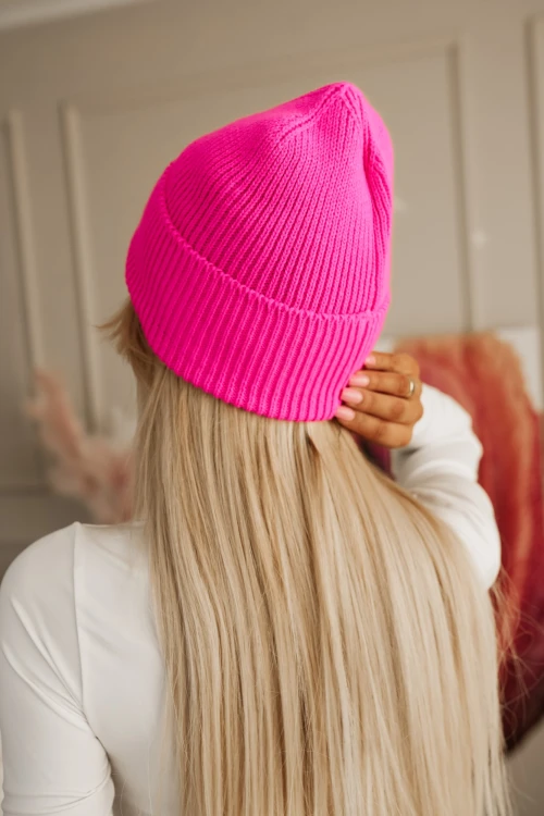 CZAPKA WEŁNIANA Z LOGO NEONOWY RÓŻ 2