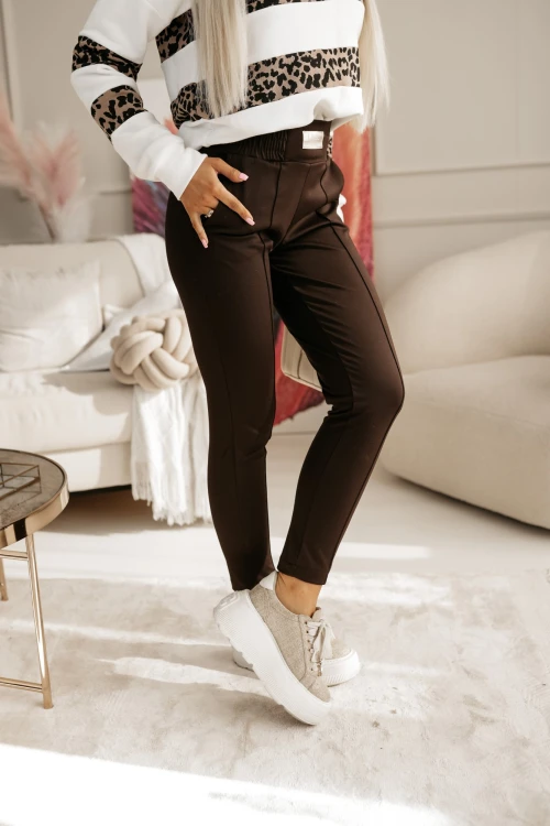 SPODNIE MATERIAŁOWE W KANT Z GUMĄ W PASIE CZEKOLADOWE 2