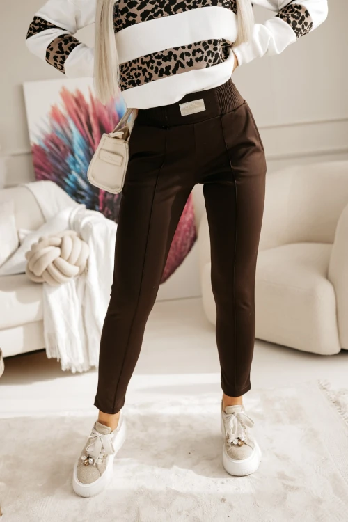 SPODNIE MATERIAŁOWE W KANT Z GUMĄ W PASIE CZEKOLADOWE 5