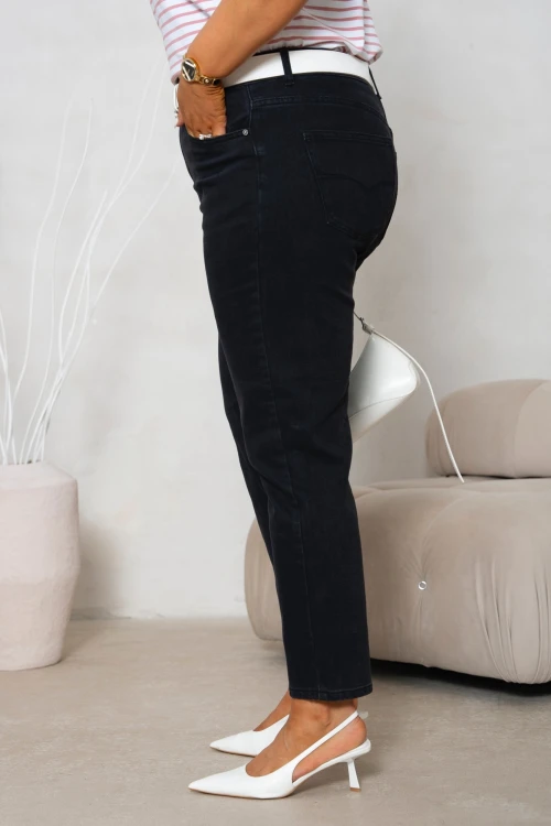 PLUS SIZE SPODNIE JEANSOWE MOM FIT Z WYSOKIM STANEM CZARNE 4
