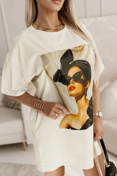 SUKIENKA BAWEŁNIANA O KROJU OVERSIZE ELEGANCKA KOBIETA BEŻOWA 1