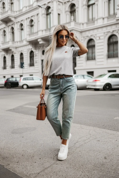 SWETEREK Z KRÓTKIM RĘKAWEM Z HAFTOWANYM MISIEM SZARY 3