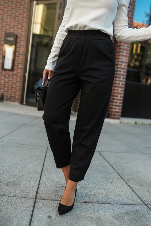 SPODNIE MATERIAŁOWE Z GUMĄ W PASIE Z OZDOBNĄ NASZYWKĄ NA KIESZENI CZARNE 5