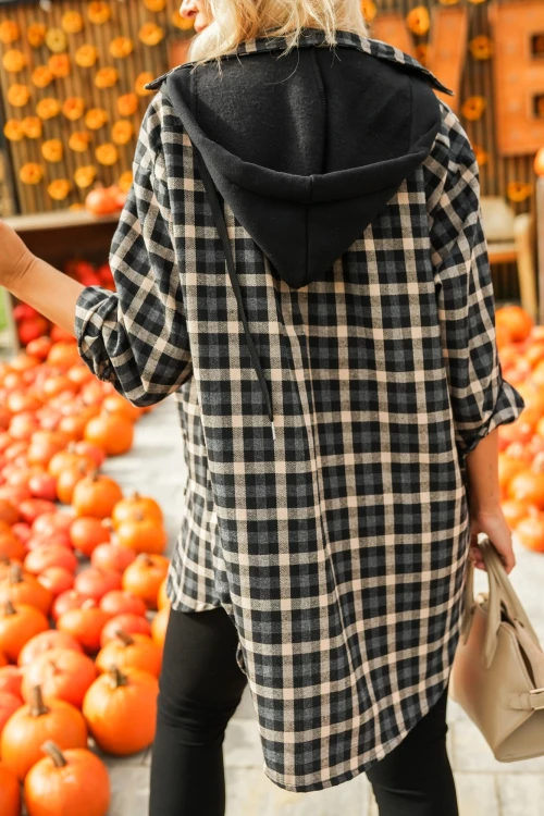 KOSZULA W KRATĘ Z BAWEŁNIANYM KAPTUREM SZARO-BEŻOWA 1