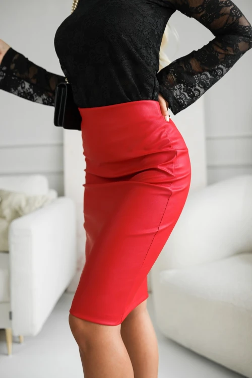 SPÓDNICA OŁÓWKOWA Z EKO SKÓRY Z GUMKĄ W PASIE CZERWONA 2
