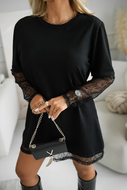 SUKIENKA MINI O KROJU OVERSIZE Z KORONKĄ CZARNA 1