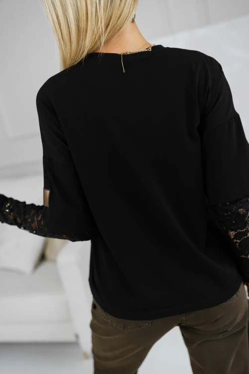 BLUZKA Z WISKOZY Z KORONKOWYMI RĘKAWAMI CZARNA 2