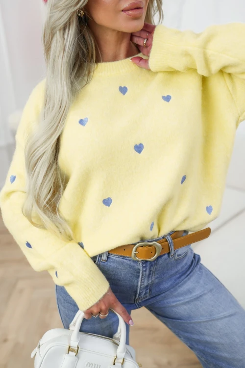 SWETEREK Z WEŁNĄ I WISKOZĄ W HAFTOWANE SERDUSZKA ŻÓŁTY 2