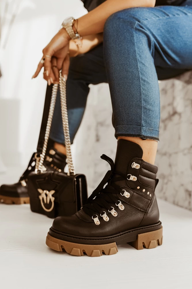 BOTKI ZA KOSTKĘ SZNUROWANE ZE SKÓRY CZARNE