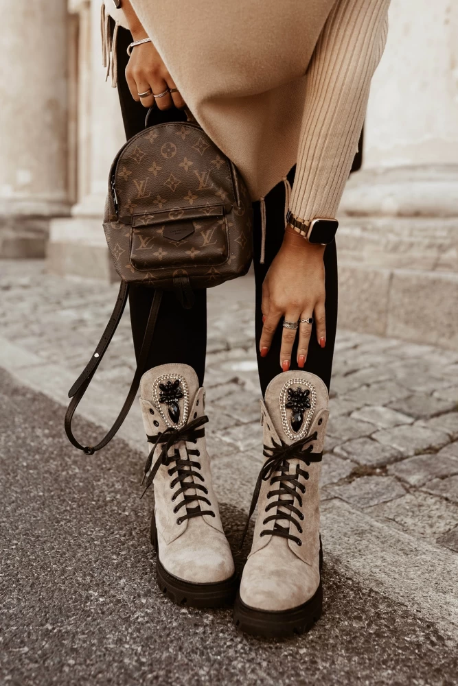 BOTKI ZAMSZOWE Z KRYSZTAŁKAMI BEŻOWE