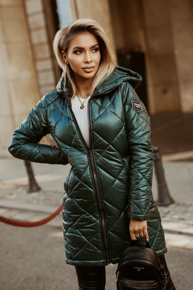 KURTKA ZIMOWA Z KAPTUREM PIKOWANA ROMBY ZIELEŃ BUTELKOWA