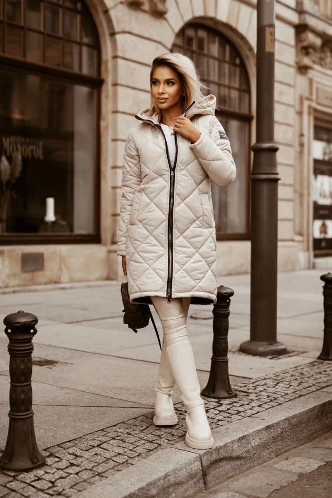 KURTKA ZIMOWA Z KAPTUREM PIKOWANA ROMBY BEŻOWA