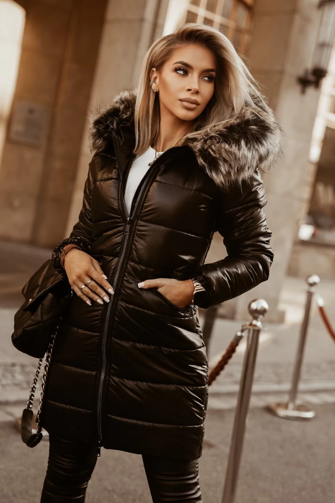 KURTKA ZIMOWA PIKOWANA Z KAPTUREM OBSZYTYM FUTREM CZARNA