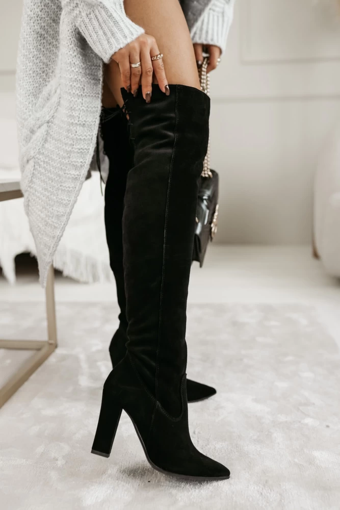 KOZAKI ZAMSZOWE ZE SKÓRY NATURALNEJ NA SŁUPKU CZARNE