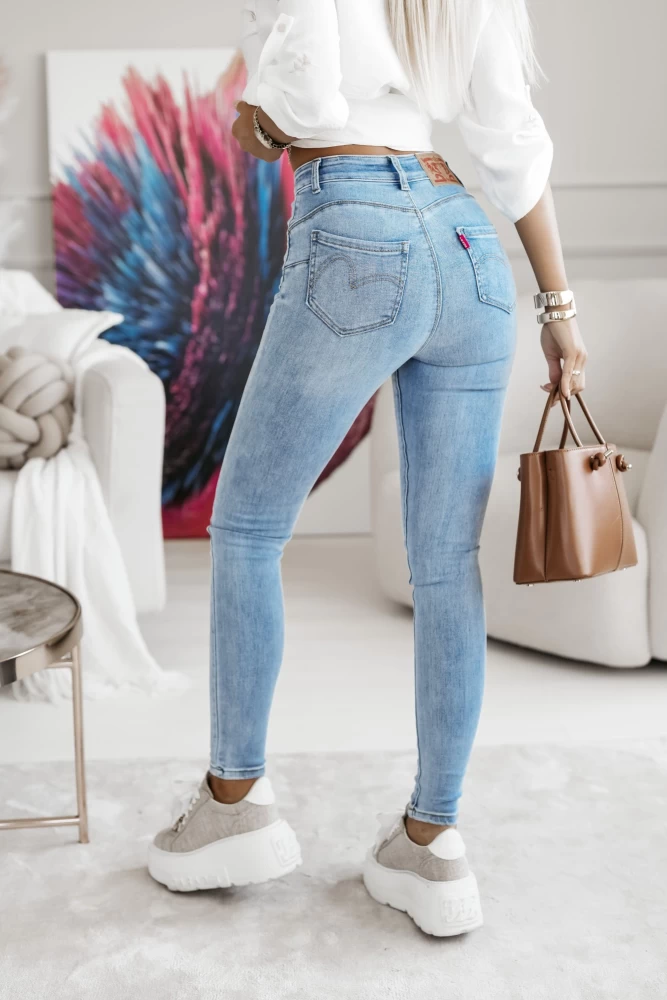 SPODNIE JEANSOWE COOPER Z EFEKTEM PUSH UP BŁĘKITNY JEANS