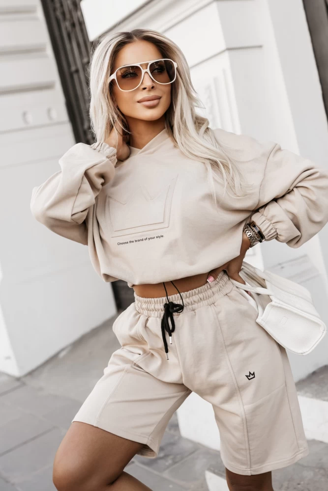 KOMPLET DRESOWY KORONA KRÓTKIE SPODENKI + BLUZA Z KAPTUREM BEŻOWY