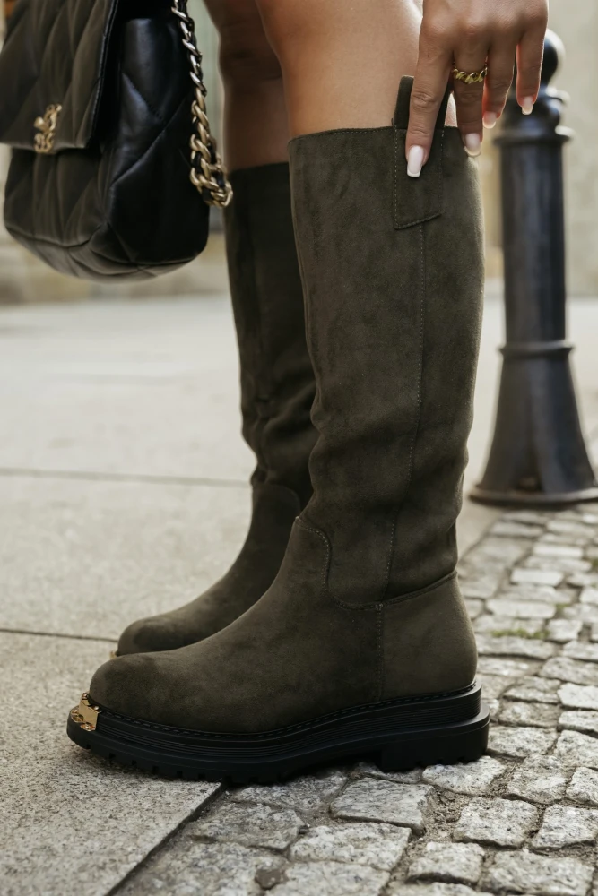 KOZAKI PRZED KOLANO Z BLASZKĄ Z PRZODU KHAKI