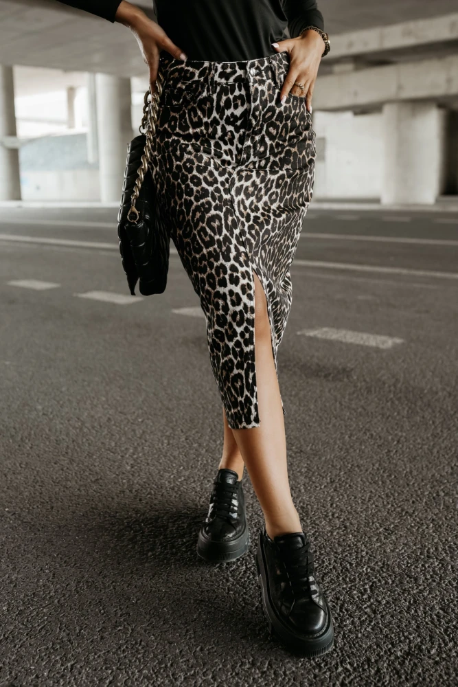 SPÓDNICA JEANSOWA MIDI Z ROZCIĘCIEM Z PRZODU PANTERA ECRU-CZARNA