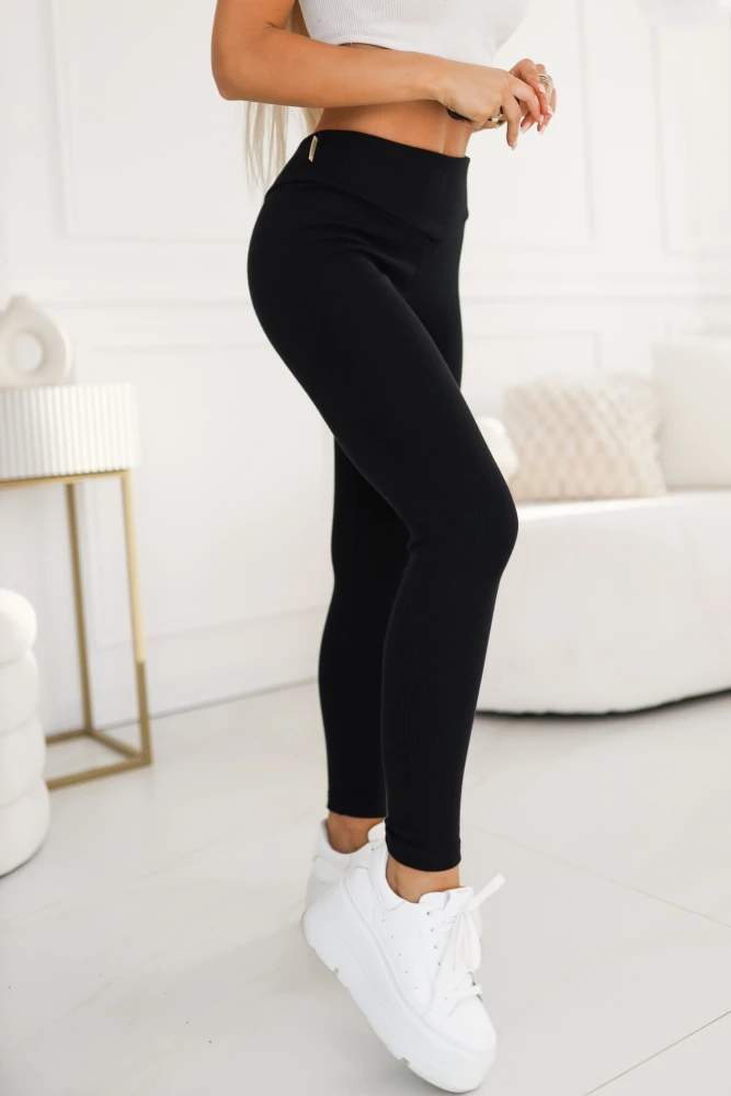LEGGINSY Z WYSOKIM STANEM Z PRĄŻKOWANEGO MATERIAŁU CZARNE