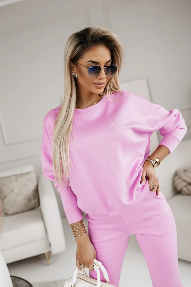 KOMPLET DRESOWY SILKY BLUZA Z MINIMALISTYCZNYM NAPISEM + SPODNIE RÓŻOWY