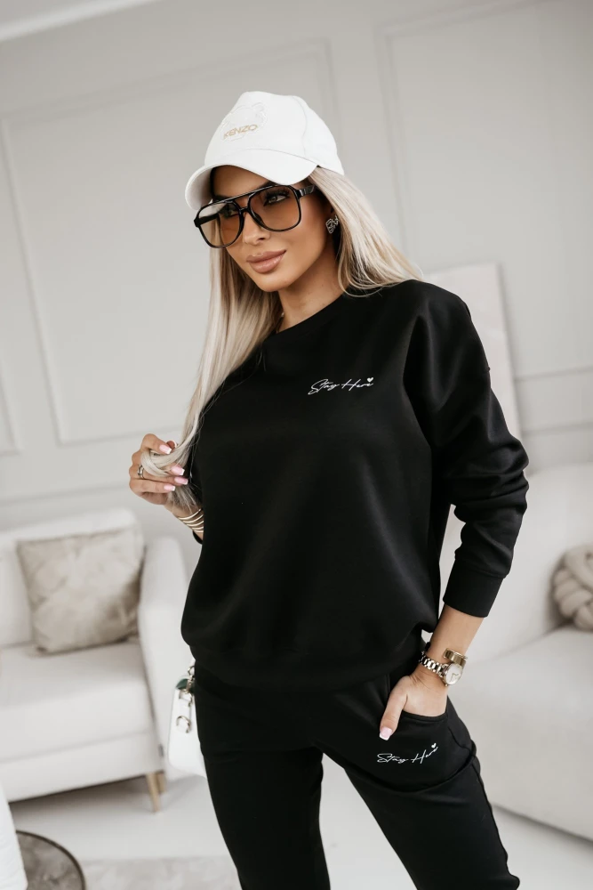 KOMPLET DRESOWY SILKY BLUZA Z MINIMALISTYCZNYM NAPISEM + SPODNIE CZARNY