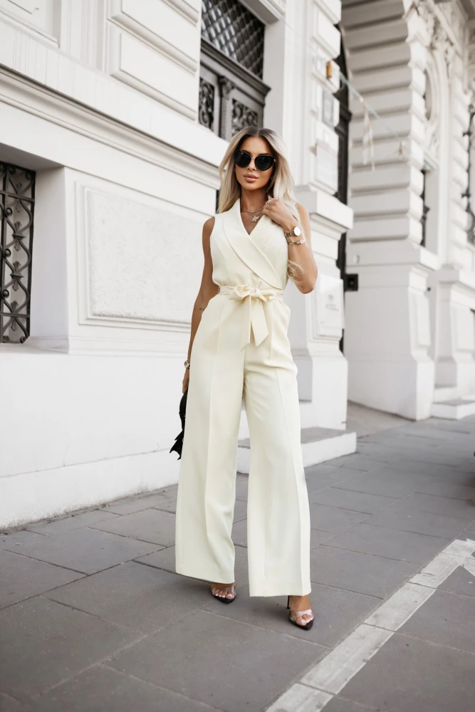 KOMBINEZON ELEGANCKI JANETT WIĄZANY W PASIE Z KOPERTOWYM DEKOLTEM PASTELOWY ŻÓŁTY