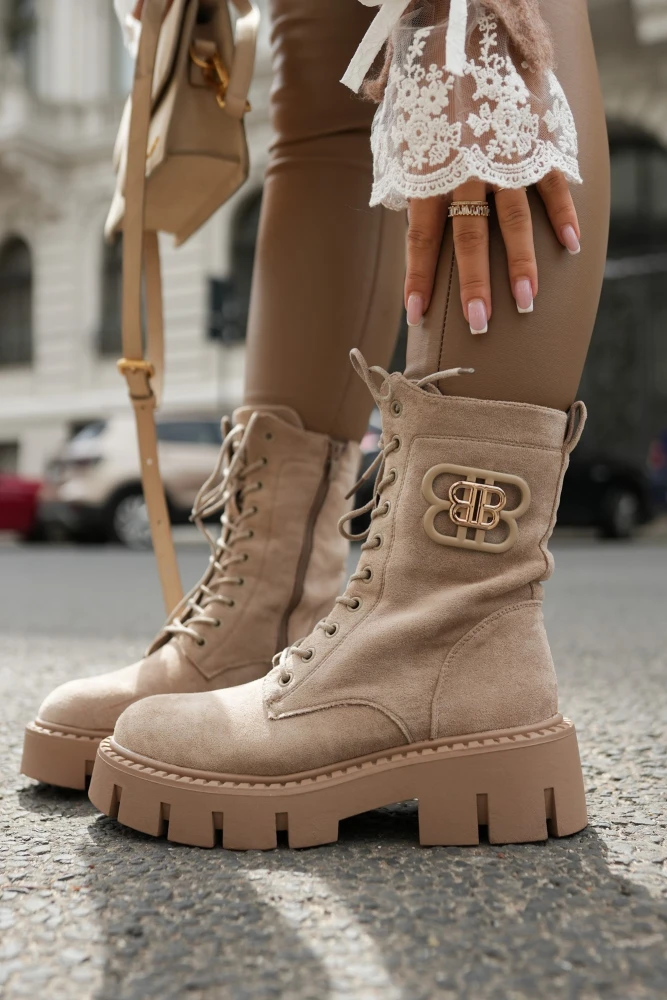 SANDAŁY ZAMSZOWE ZE SKÓRY NATURALNEJ ZDOBIONE KRYSZTAŁAMI