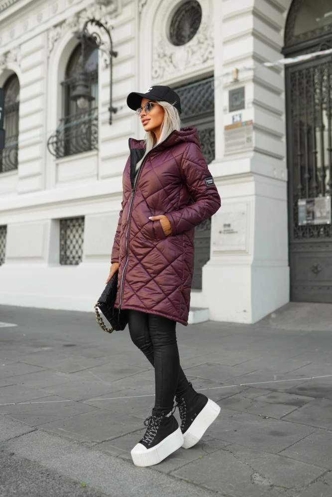 KURTKA ZIMOWA Z KAPTUREM PIKOWANA ROMBY BURGUNDOWA