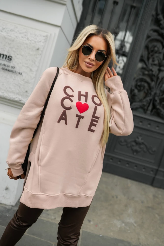 BLUZA BAWEŁNIANA OVERISZE OCIEPLANA Z NAPISEM CHOCOLATE BEŻOWA