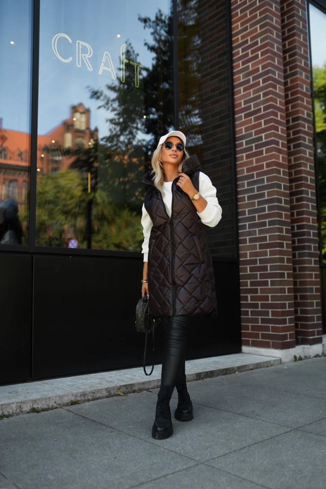 KAMIZELKA PIKOWANA LONG Z KAPTUREM CZEKOLADOWA