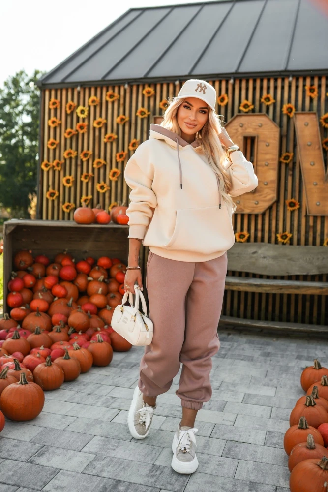 KOMPLET DRESOWY OCIEPLANY PATRIZIA BLUZA Z KAPTUREM + SPODNIE BEŻOWO-BRĄZOWY