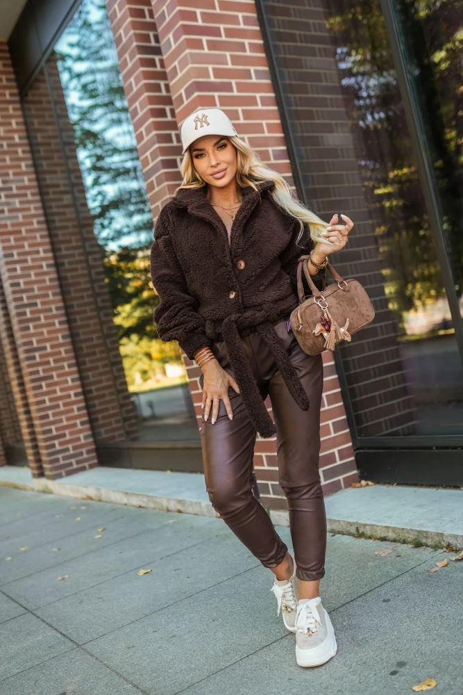 KRÓTKA PLUSZOWA KURTKA Z PASKIEM W KOMPLECIE CZEKOLADOWA