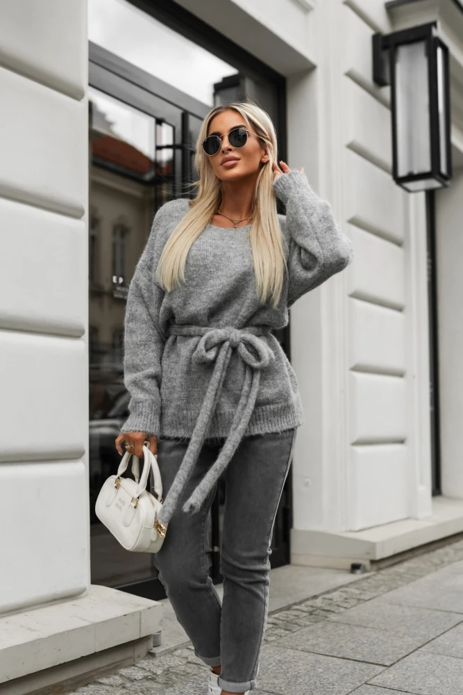 SWETER O LUŹNYM KROJU Z PASKIEM W KOMPLECIE SZARY