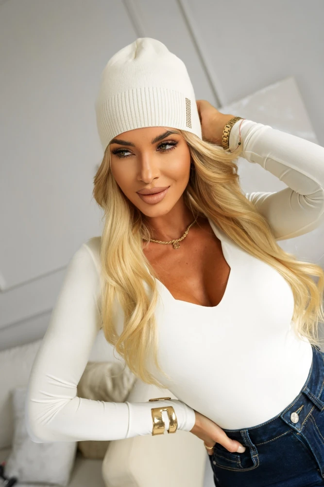 CZAPKA Z CYRKONIOWYMI WSTAWKAMI ECRU