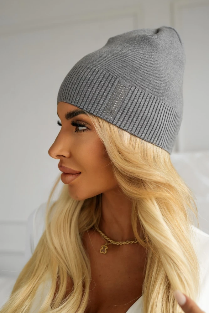 CZAPKA Z CYRKONIOWYMI WSTAWKAMI GRAFITOWA