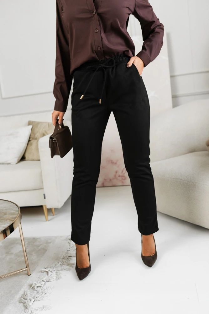 SPODNIE Z EKO ZAMSZU Z GUMĄ W PASIE CZARNE