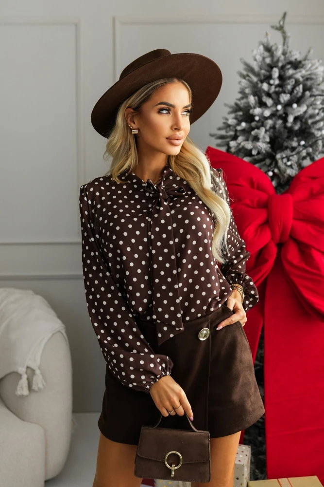 BLUZKA KOSZULOWA Z BUFIASTYMI RĘKAWAMI Z WIĄZANIEM W GROSZKI CZEKOLADOWA