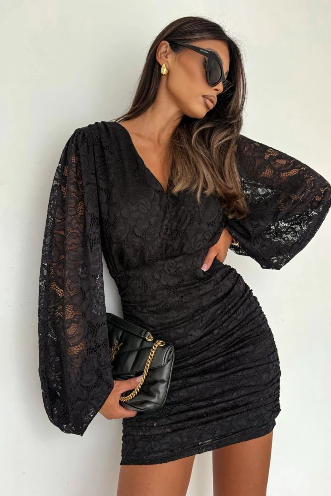 SUKIENKA KORONKOWA Z GŁĘBOKIM DEKOLTEM MINI CZARNA