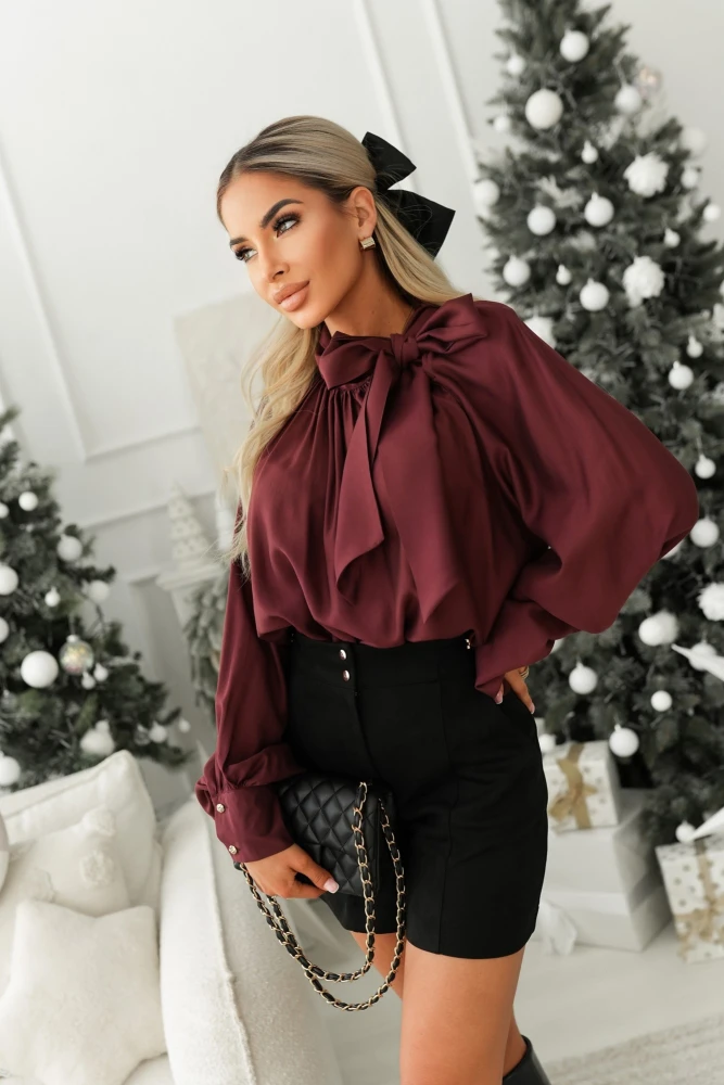 BLUZKA Z TENCELU Z ELEGANCKĄ KOKARDĄ BURGUNDOWA