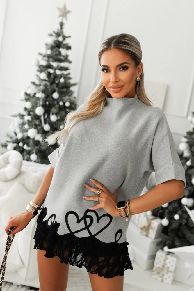 SWETEREK Z WISKOZY Z PÓŁGOLFEM Z MOTYWEM SERDUSZEK SZARY