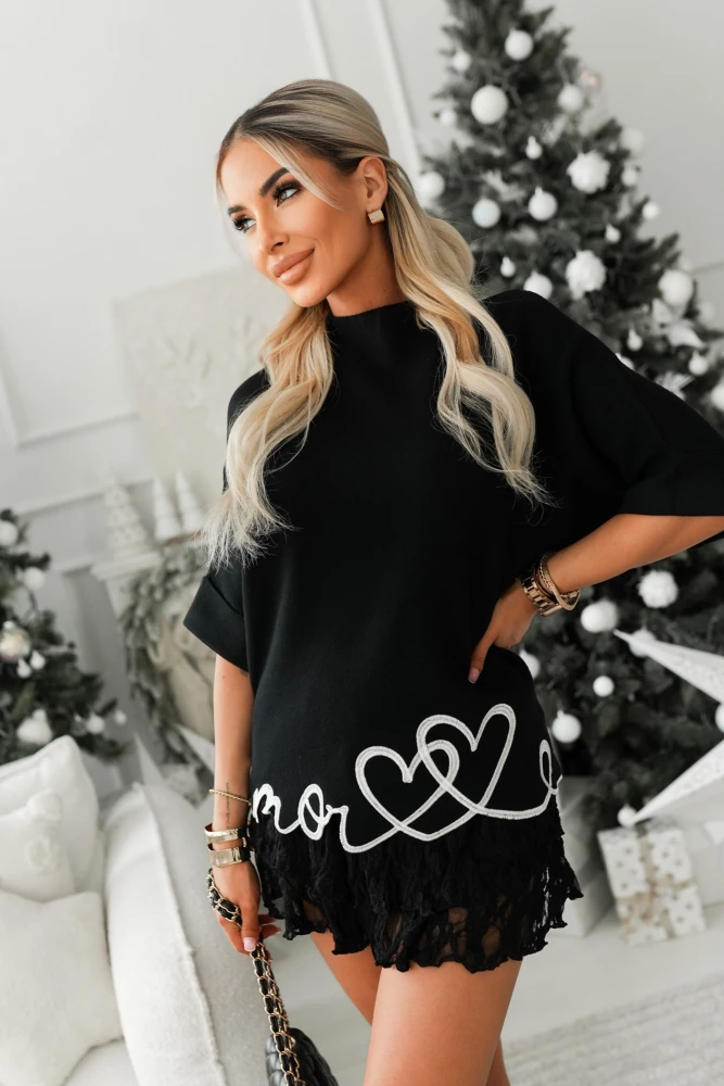 SWETEREK Z WISKOZY Z PÓŁGOLFEM Z MOTYWEM SERDUSZEK CZARNY