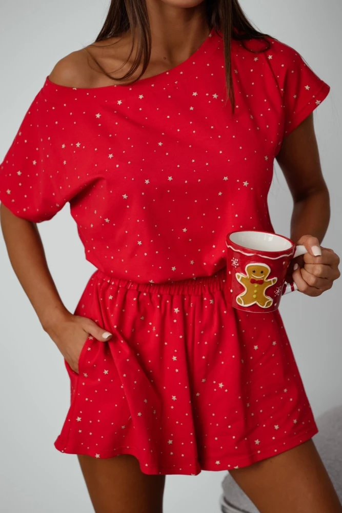 POMYSŁ NA PREZENT PIŻAMKA ŚWIĄTECZNA BAWEŁNIANA W ZŁOTE GWIAZDKI CZERWONA PAKOWANA W OZDOBNE PUDEŁKO