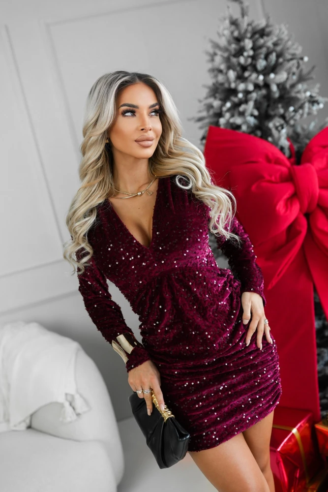 SUKIENKA WELUROWA MINI ZDOBIONA CEKINAMI Z GŁĘBOKIM DEKOLTEM BURGUNDOWA